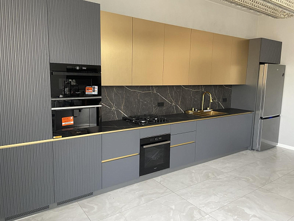 Кухня от первого мебельного HPL, системы Blum